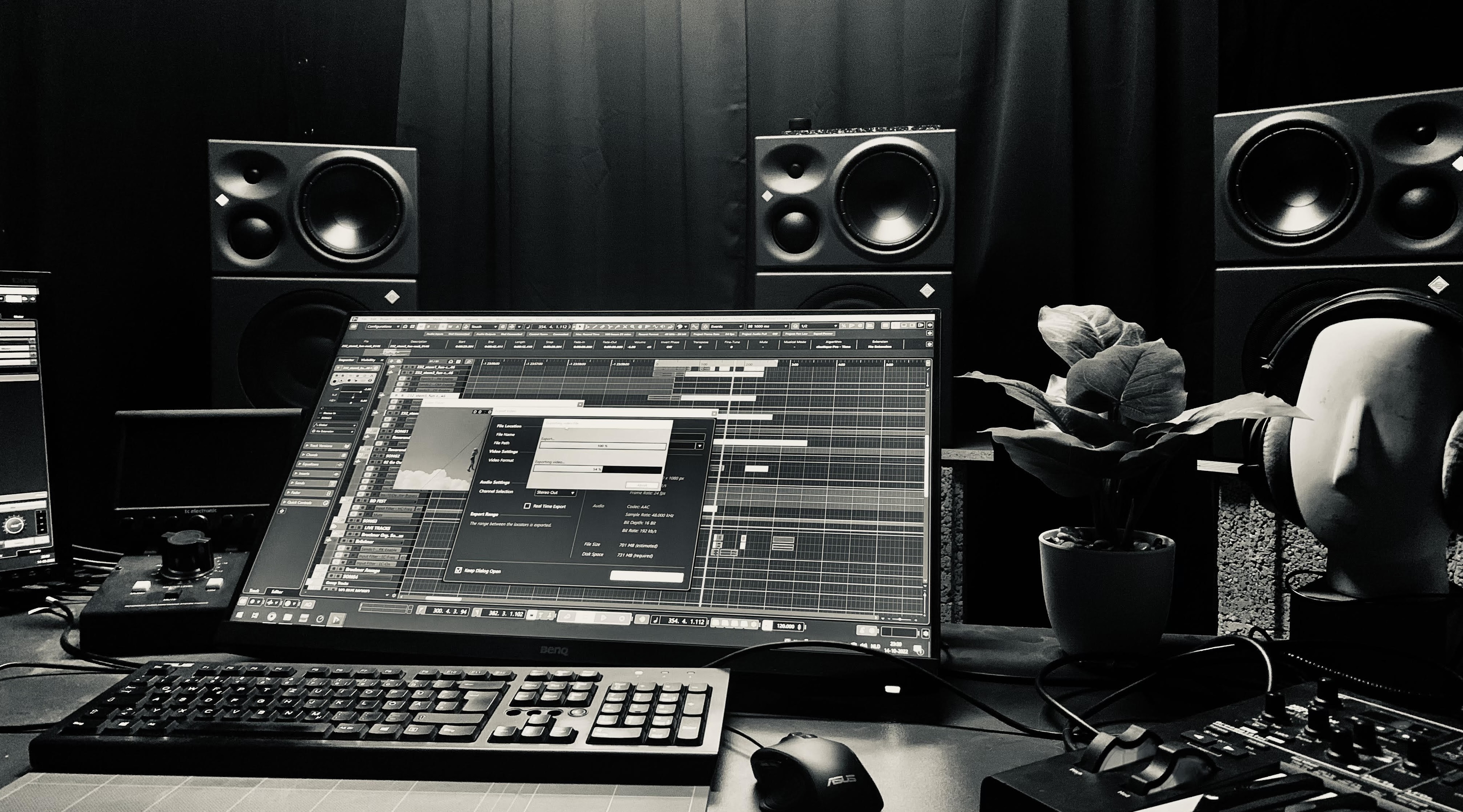 Studio: Dolby Atmos 7.1.4 & Stereo